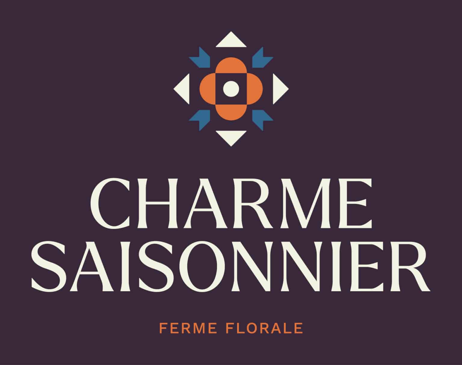 charmesaisonnier-logo-primaire-stacked-tricolor-fond-aubergine-411af6696bec45cc49fc4e977ad1ed61